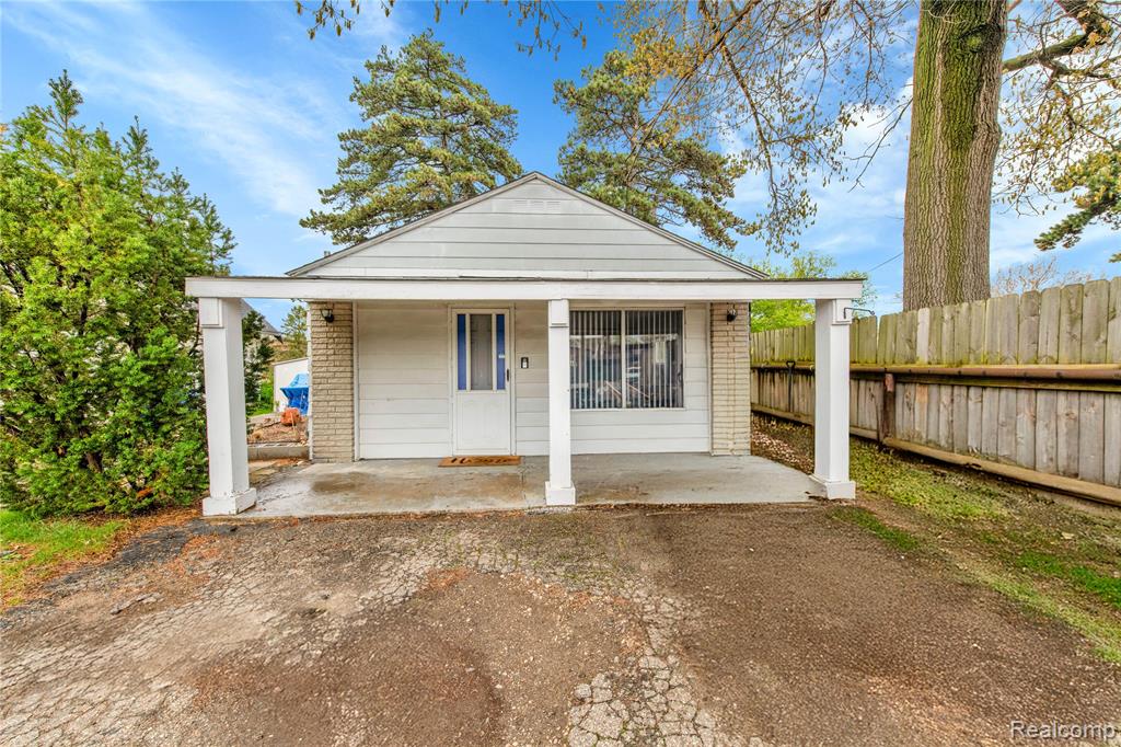 2952 PRYNNE Street, Keego Harbor, MI 48320 — Photo 30