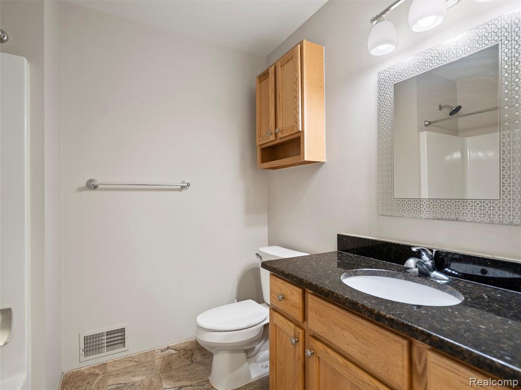 987 FAIRLEDGE Street, Lake Orion, MI 48362 — Photo 17