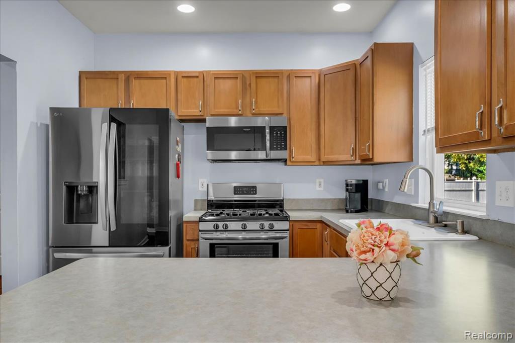 6600 Doyon Drive S, Waterford, MI 48327 — Photo 10