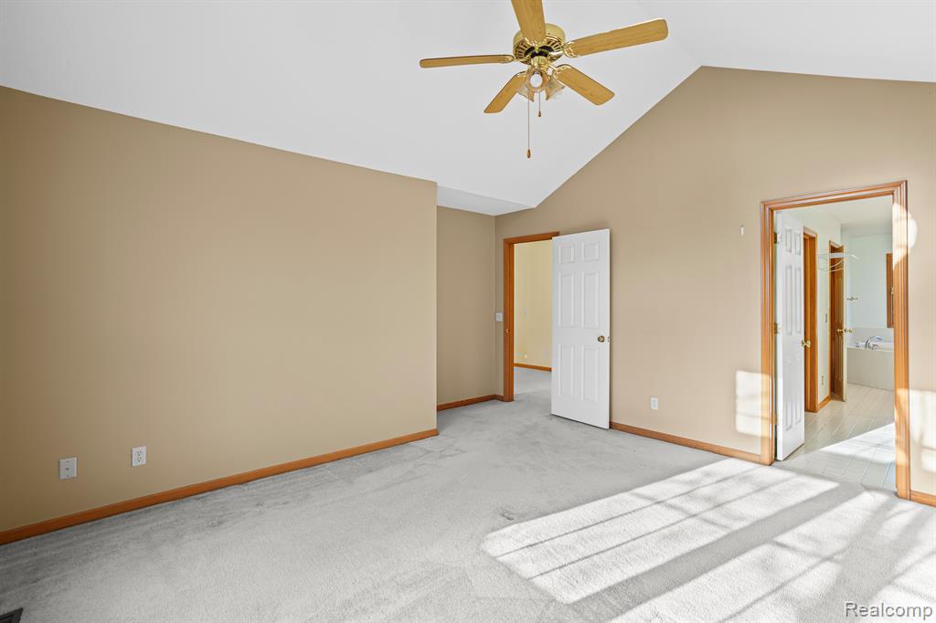 564 CHASSEUR Drive, Grand Blanc, MI 48439 — Photo 32