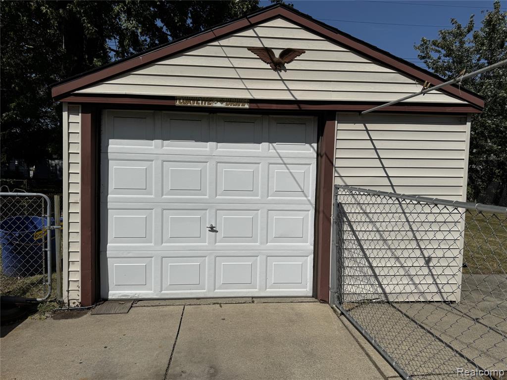 61 E Brickley, Hazel Park, MI 48030 — Photo 20