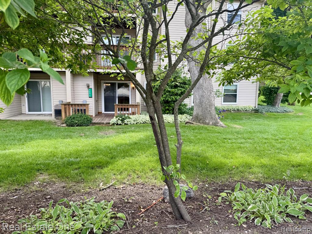 5096 Harbor Oak Drive, 31, Waterford, MI 48329 — front exterior