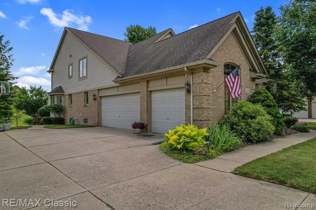5924 LOVEWOOD Court, Canton, MI 48187 — Photo 36