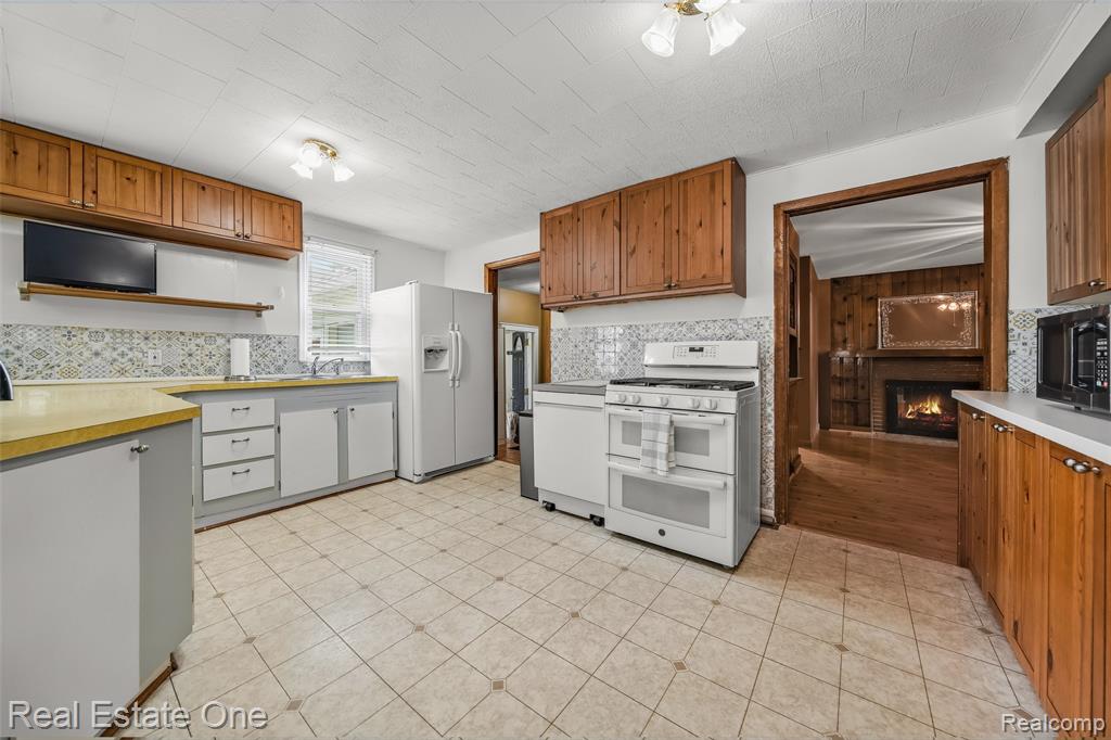 620 S Webik Avenue, Clawson, MI — Photo 10