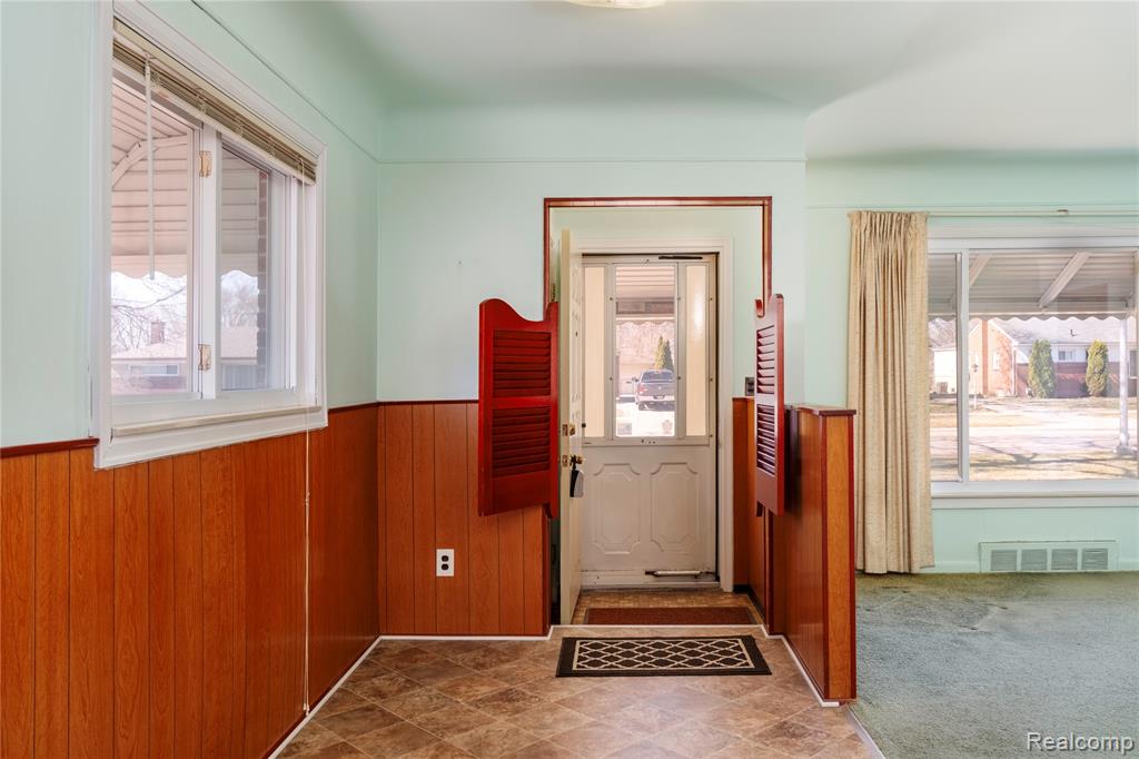 9042 Harrison Street, Livonia, MI 48150 — Photo 12