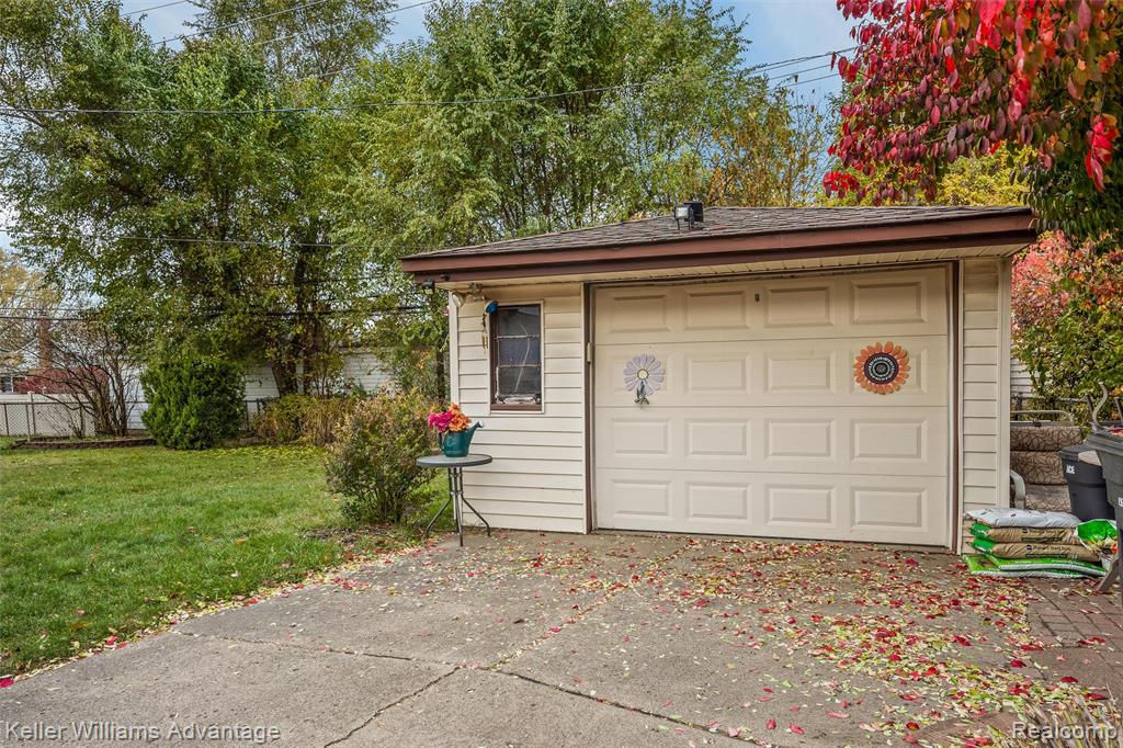 6927 Apache Trail, Westland, MI — Photo 24