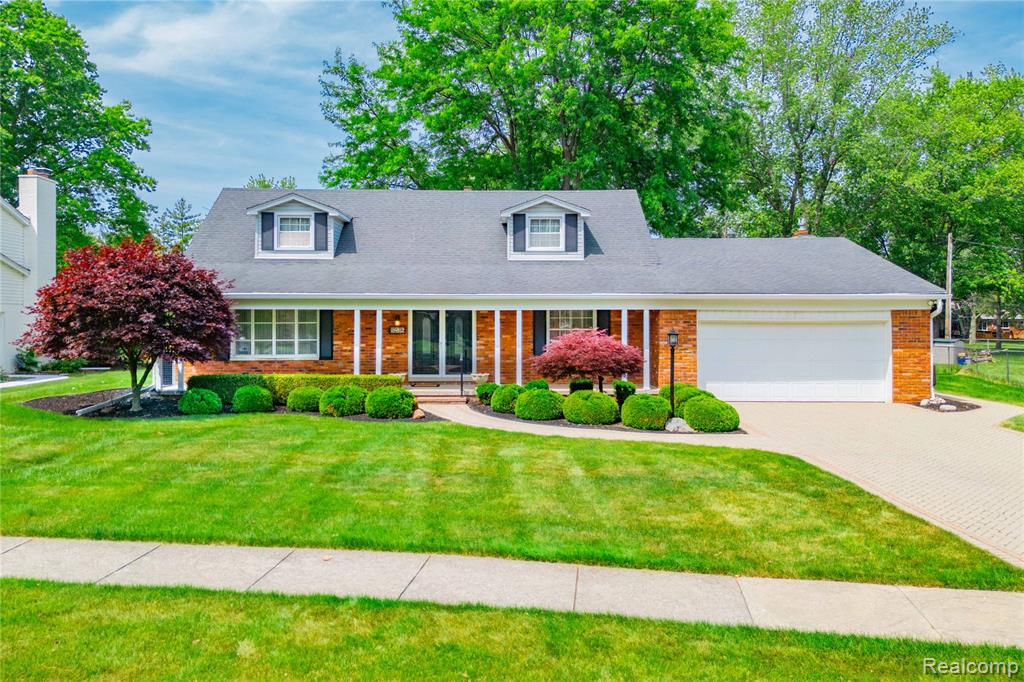 8236 Burning Bush Road, Grosse Ile, MI 48138