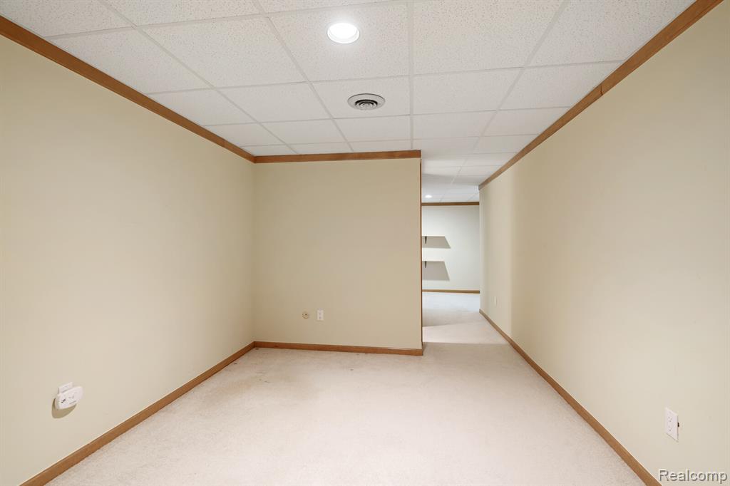37622 Russett Drive, Farmington Hills, MI 48331 — Photo 25