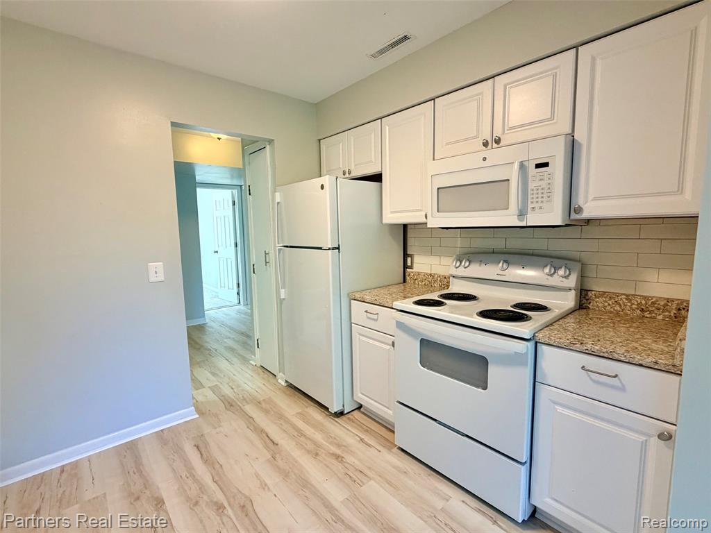 507 W Highland Road, 11, Howell, MI 48843 — Photo 9