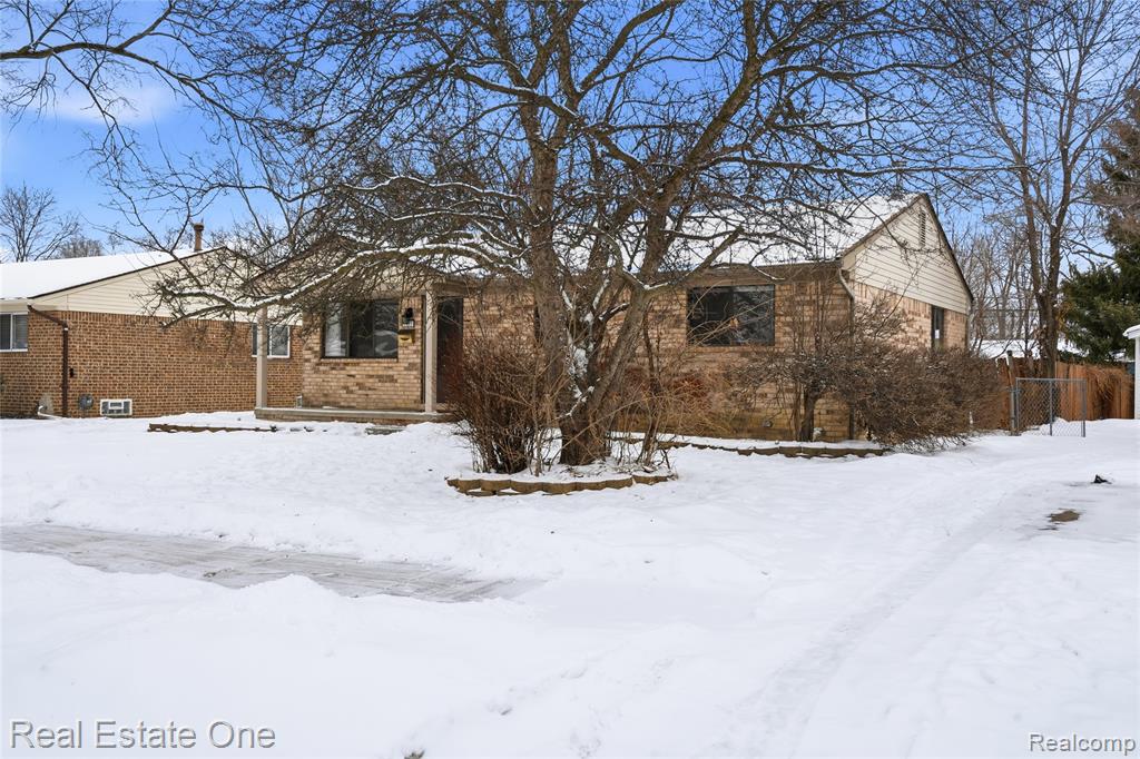 8422 Robindale Avenue, Dearborn Heights, MI 48127 — Photo 3