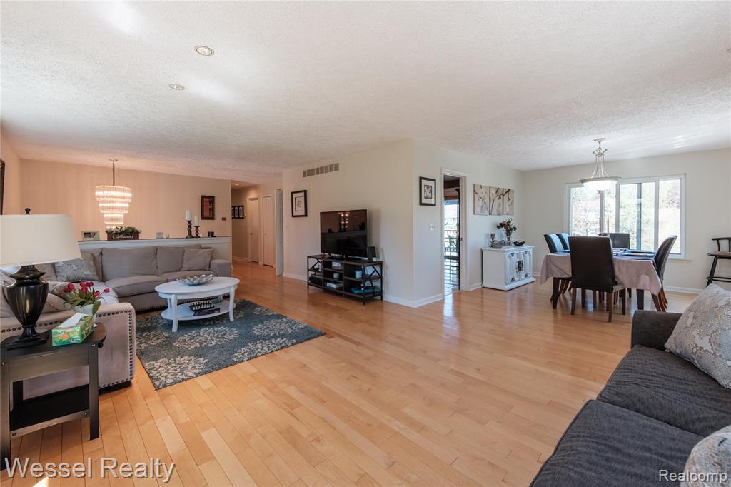 117 Coachlamp Road, Rochester, MI 48306 — Photo 10