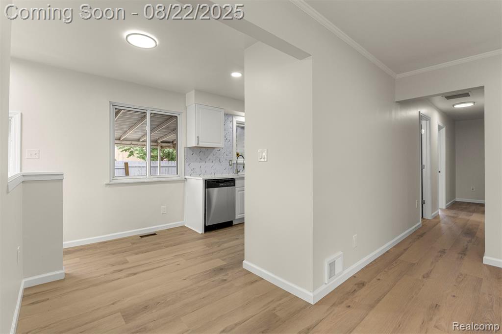 7001 Belton ST Street, Garden City, MI — Photo 8