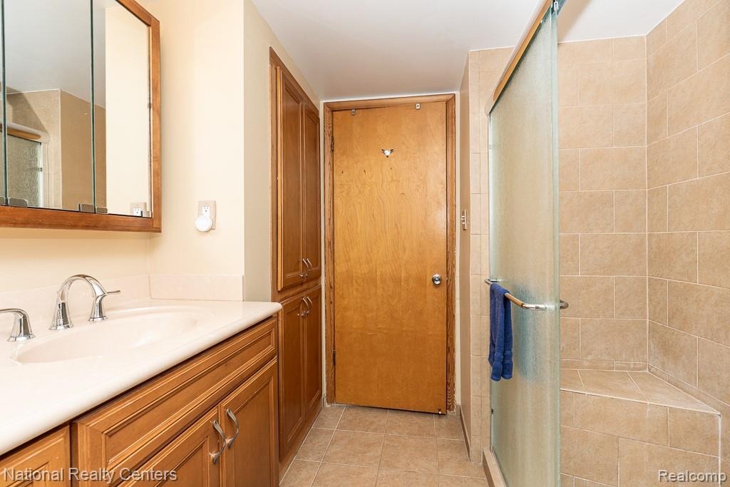 837 Dakota, Rochester Hills, MI 48307 — Photo 19