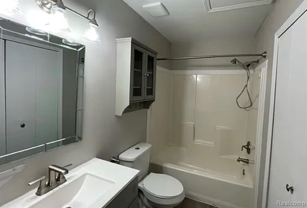 2150 Phillips Avenue, Holt, MI 48842 — Photo 8
