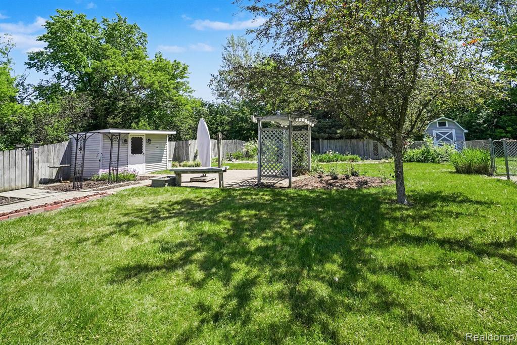 4023 S Genesee Road, Grand Blanc, MI 48439 — Photo 34