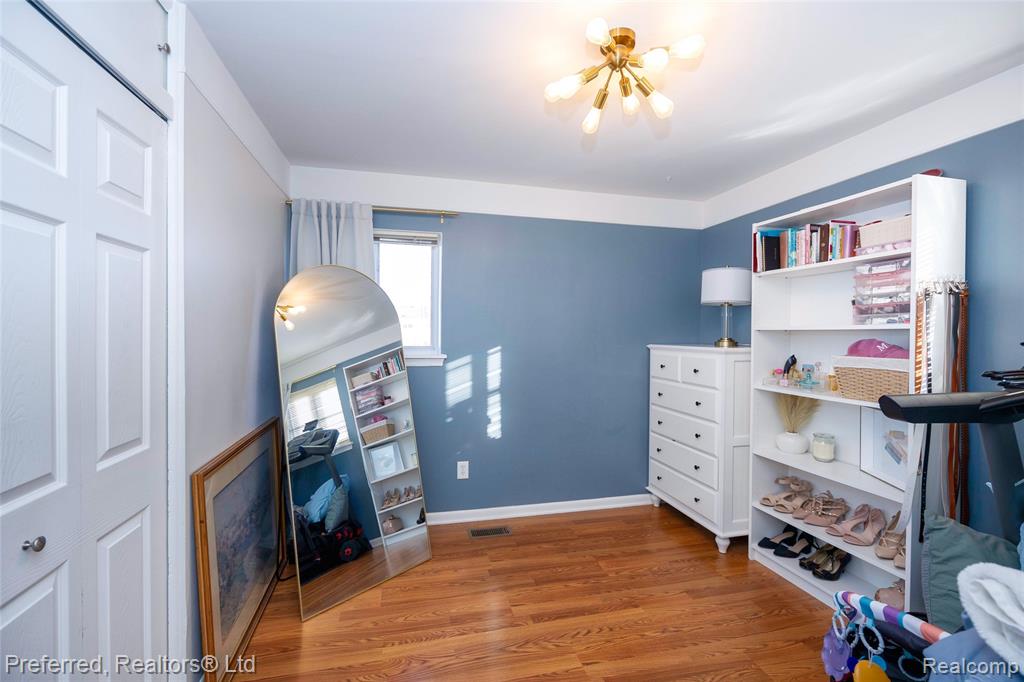 8516 N Hubbard Street, Westland, MI — Photo 13