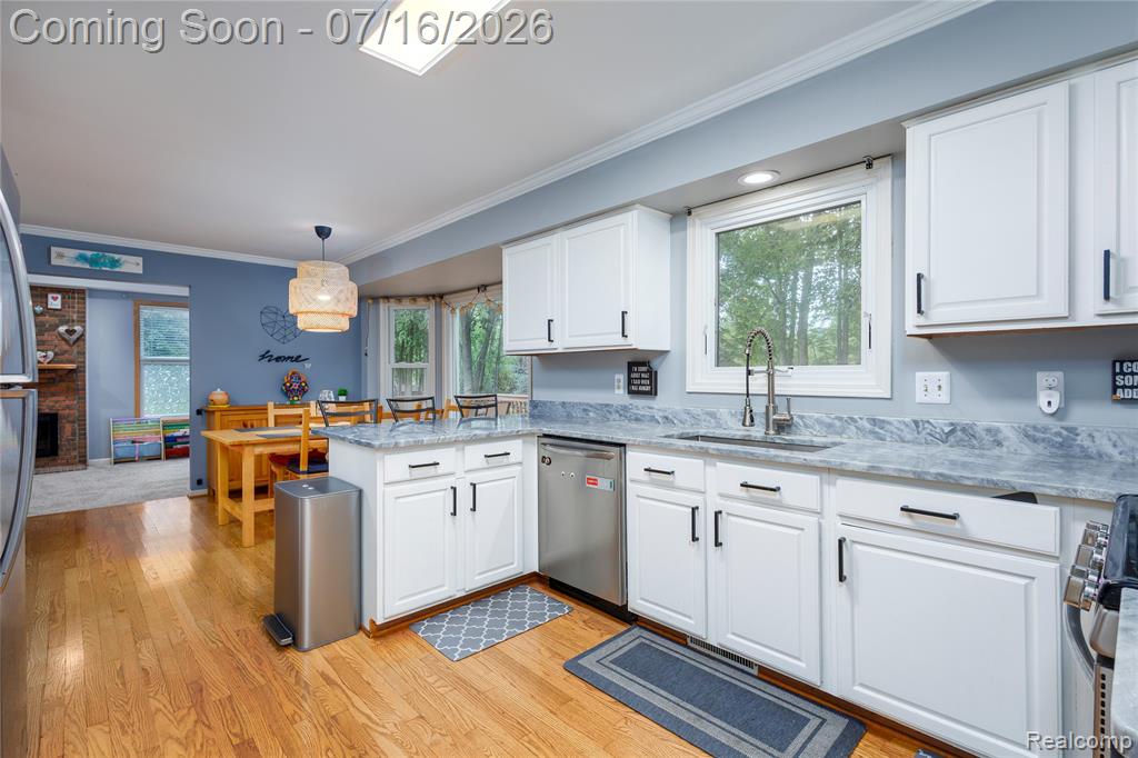 42790 Ledgeview Drive, Novi, MI 48377 — Photo 9
