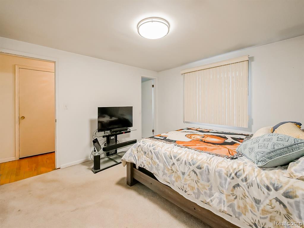 16870 Shaftsbury Avenue, Detroit, MI 48219 — Photo 23