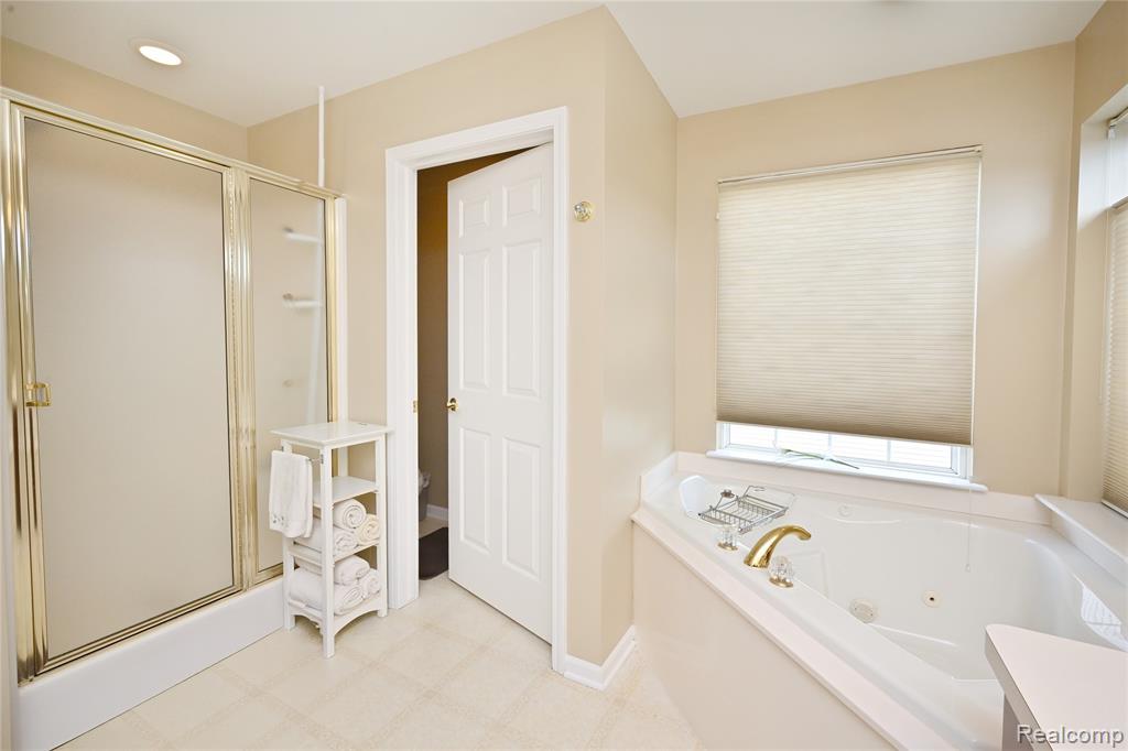 57813 Cider Mill Drive, New Hudson, MI 48165 — Photo 25