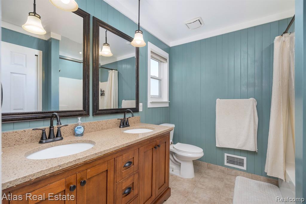 4400 Pebble Creek Boulevard, Burton, MI 48439 — Photo 34