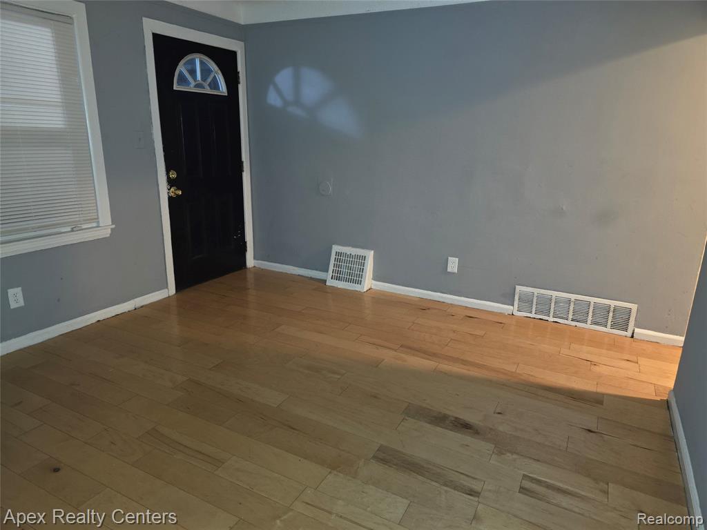 7668 Evergreen Avenue, Detroit, MI 48228 — Photo 3
