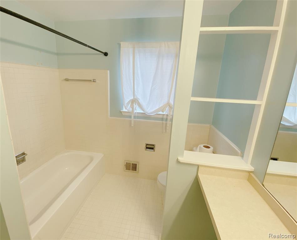 407 Fox Hills Drive N, Bloomfield Hills, MI 48304 — Photo 14