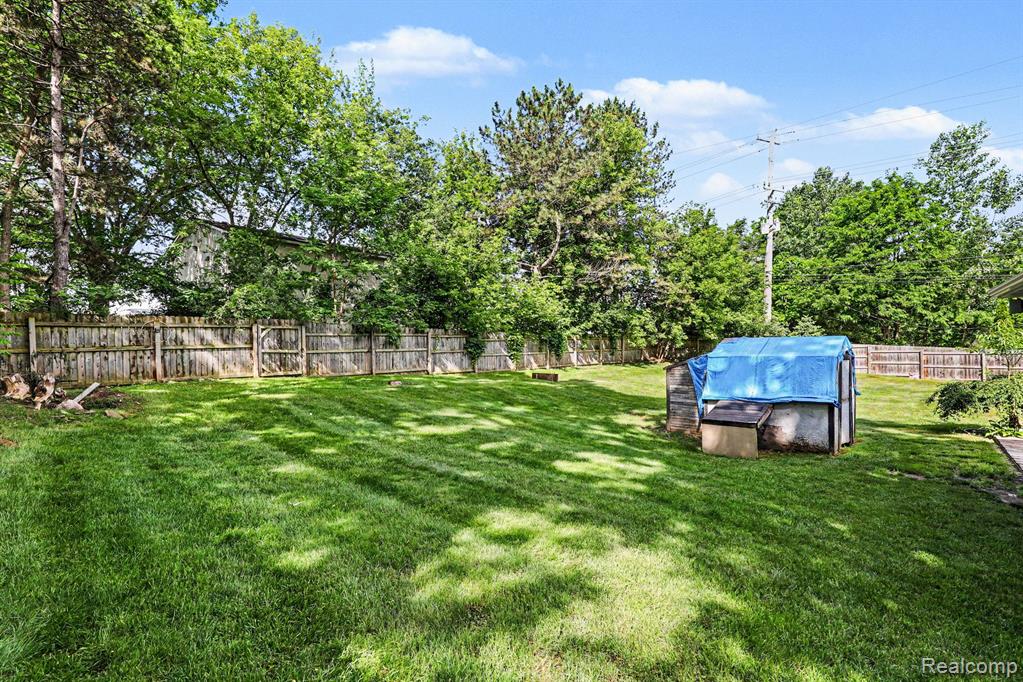 9315 Hillcrest Road, Clarkston, MI 48348 — Photo 22