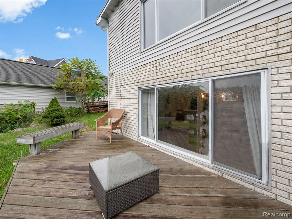 414 S SHOREWOOD Court, Lake Orion, MI 48362 — Photo 5