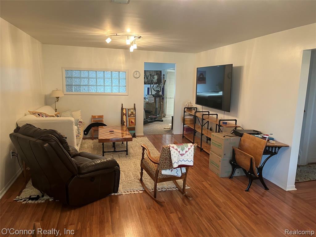 812 Crystal Lane, Marysville, MI 48040 — Photo 13