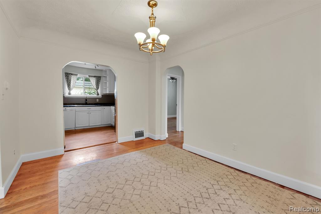 4901 HARDING Street, Dearborn Heights, MI 48125 — Photo 11
