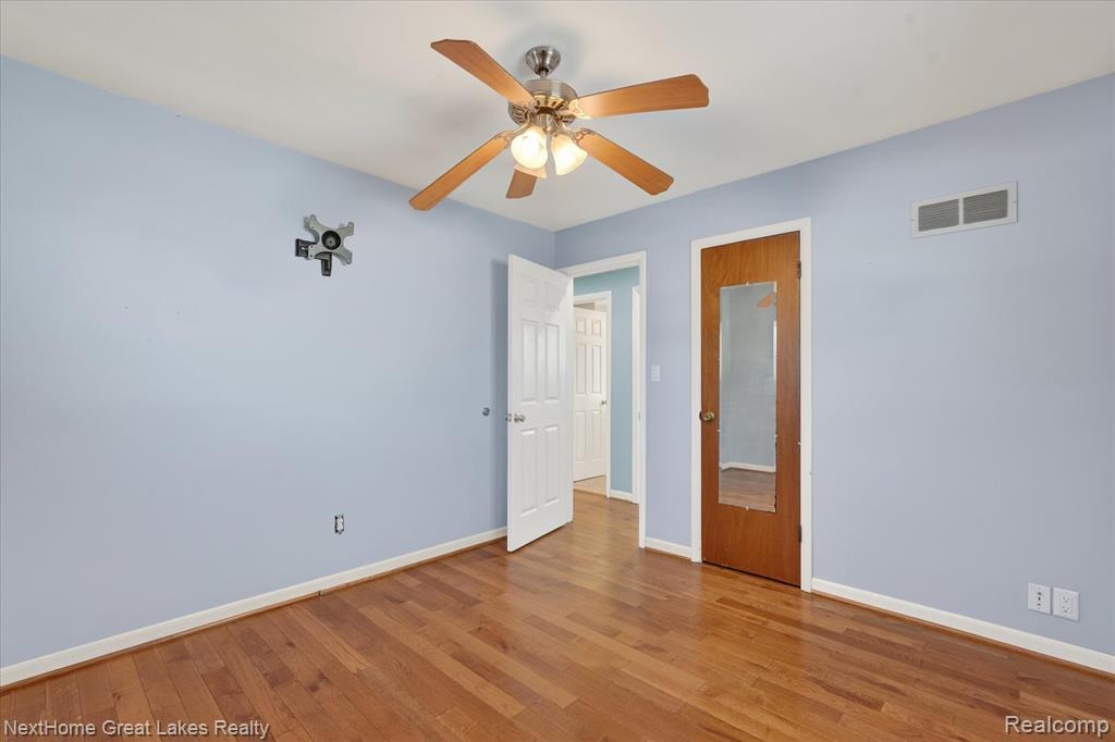 819 Southwood Drive, Fenton, MI 48430 — Photo 18