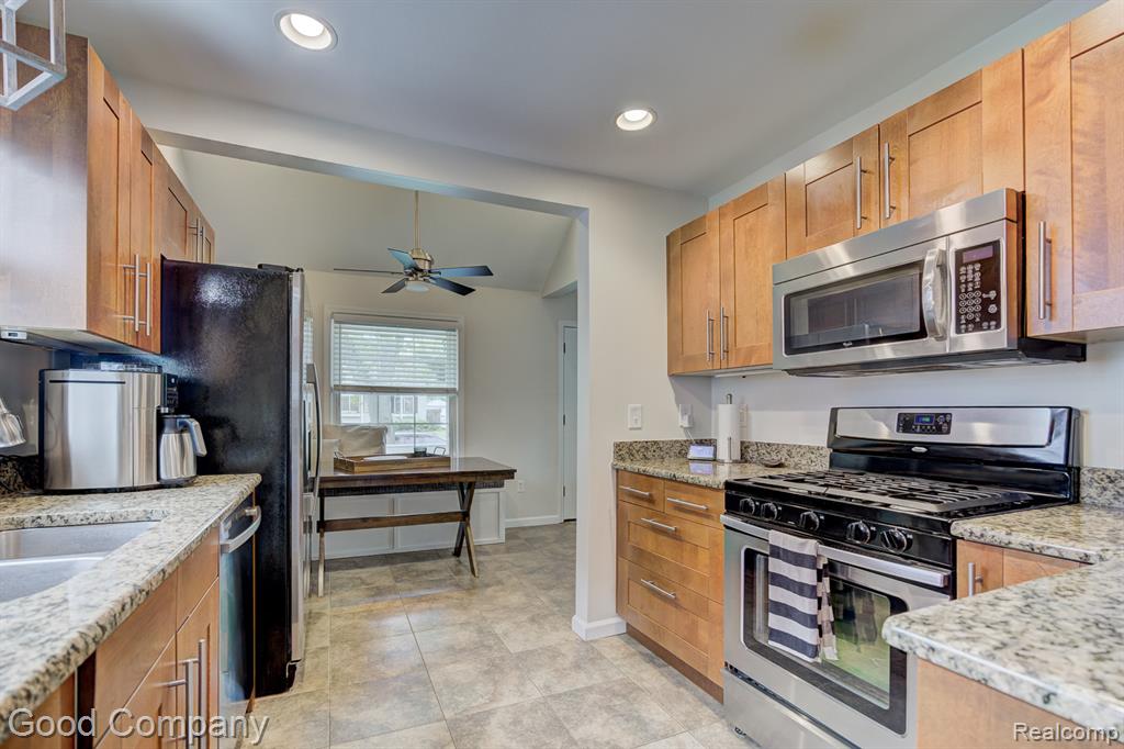 812 N Edgeworth Avenue, Royal Oak, MI 48067 — Photo 14