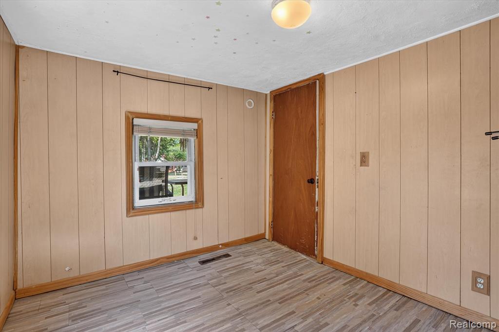 508 Deland Road, Flushing, MI 48433 — Photo 23