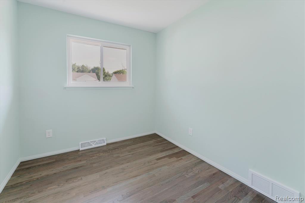 8355 HELEN, Center Line, MI 48015 — Photo 18
