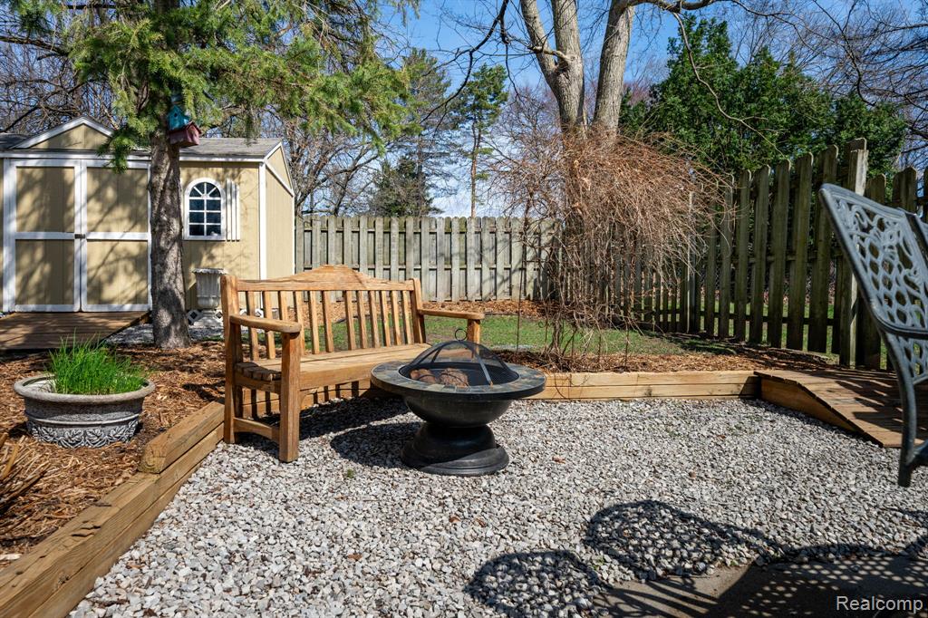 2941 Silverhill Drive, Waterford, MI 48329 — Photo 47
