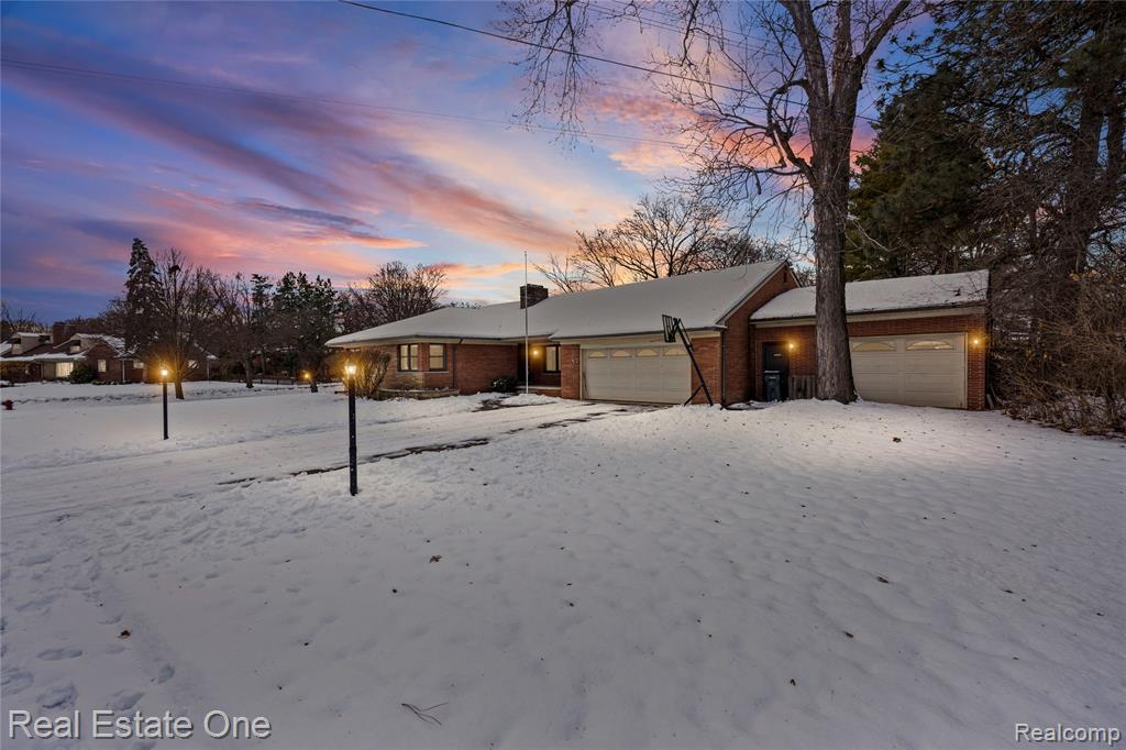 28615 Bloomfield Drive, Lathrup Village, MI 48076 — Photo 3