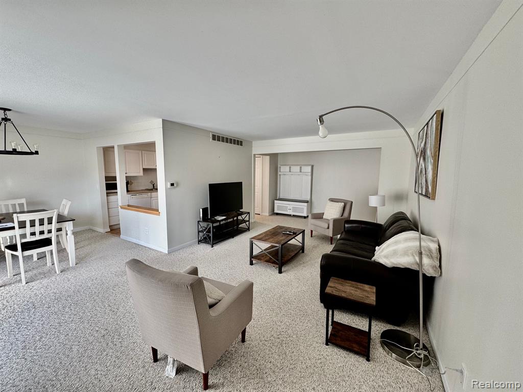 488 FOX HILLS Drive S, Bloomfield Hills, MI 48304 — Photo 5