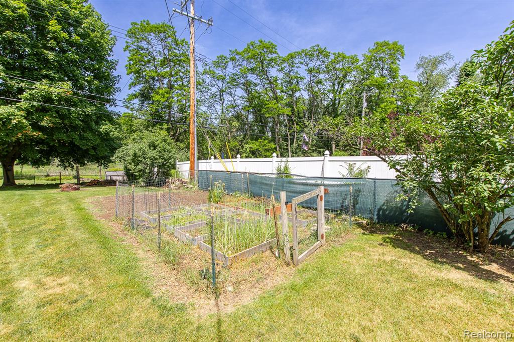 880 Joslyn Road, Lake Orion, MI 48362 — Photo 36