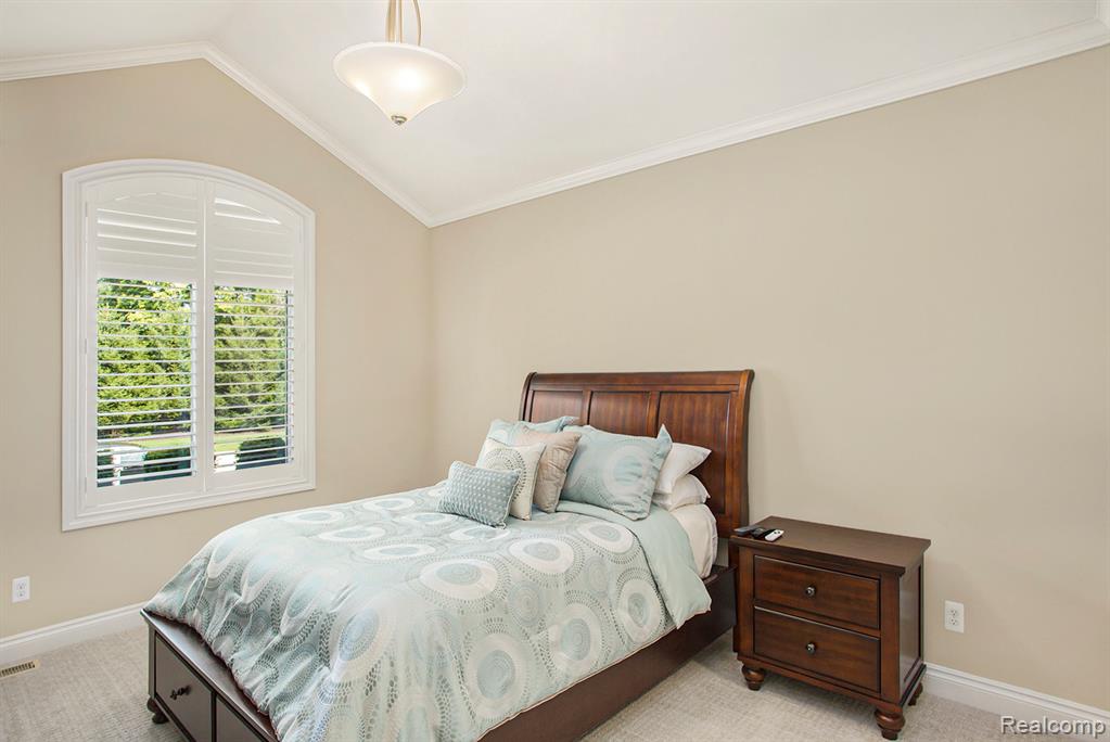 48913 Pinebrook Drive, Utica, MI 48315 — Photo 19