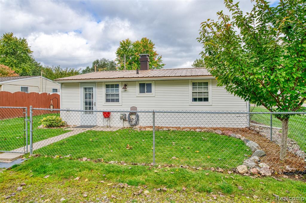 701 MARY Court, Fenton, MI 48430 — Photo 21