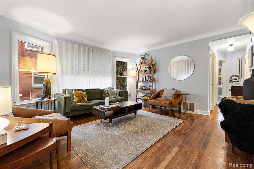 10024 Kingston Avenue, Huntington Woods, MI — Photo 3