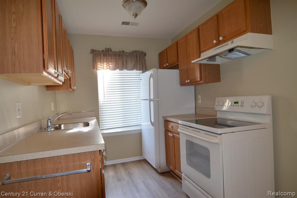 9987 ALLEN POINTE Drive, Allen Park, MI 48101 — Photo 2