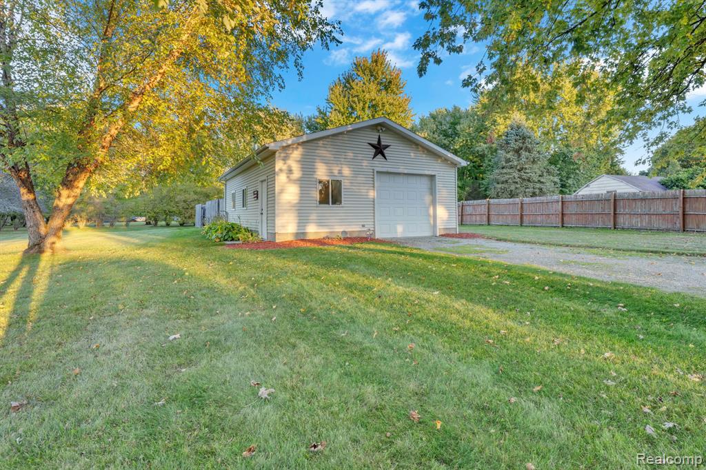 11056 N Irish Road, Otisville, MI 48463 — Photo 43