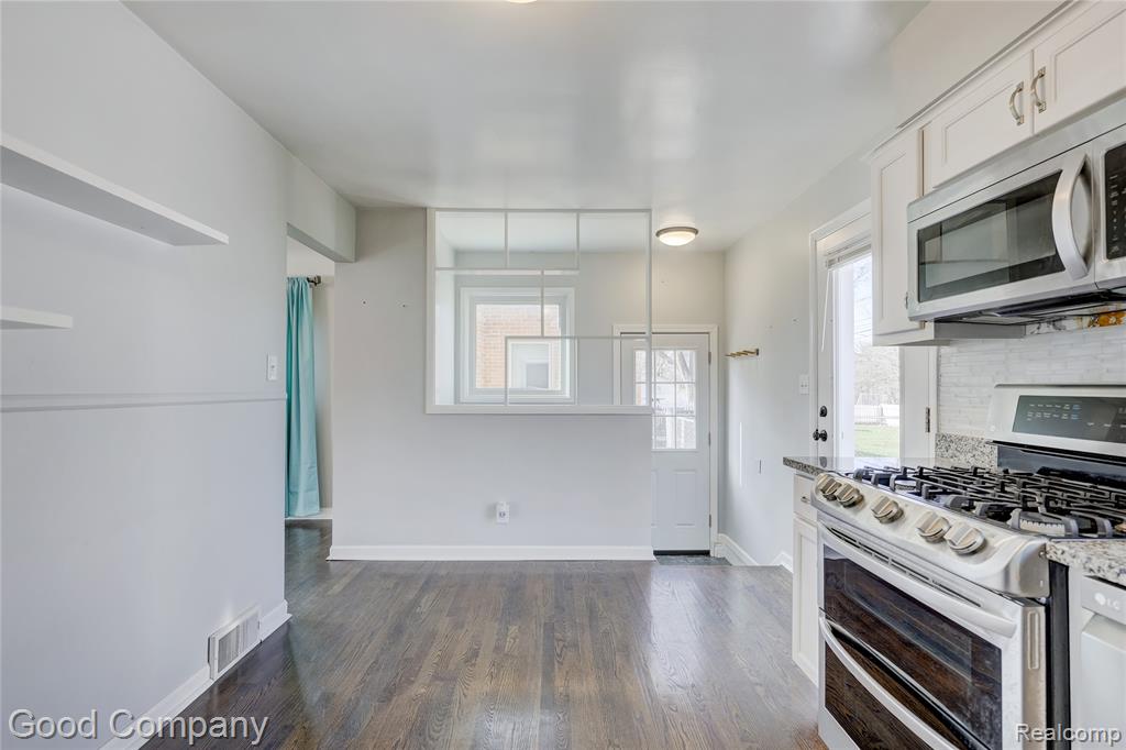 1303 Sycamore Drive, Rochester Hills, MI 48307 — Photo 19