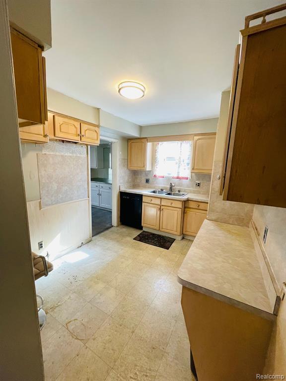 9327 Cloverlawn Street, Detroit, MI 48204 — Photo 7