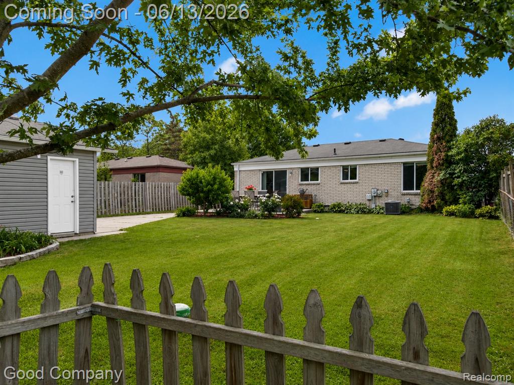 18489 Matthew Drive, Clinton Twp, MI 48035 — Photo 43