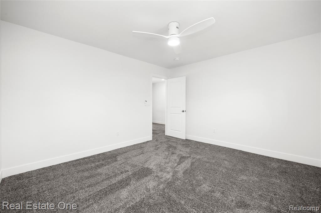 5742 Springwater Lane, West Bloomfield, MI — Photo 39