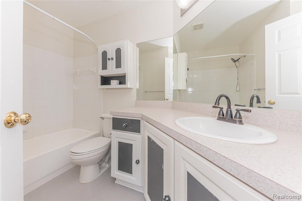 41861 Yeats Drive, Novi, MI — Photo 16