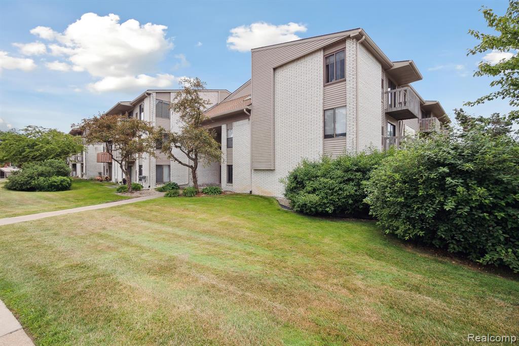 32013 W 12 MILE Road, 306, Farmington Hills, MI 48334 — Photo 28