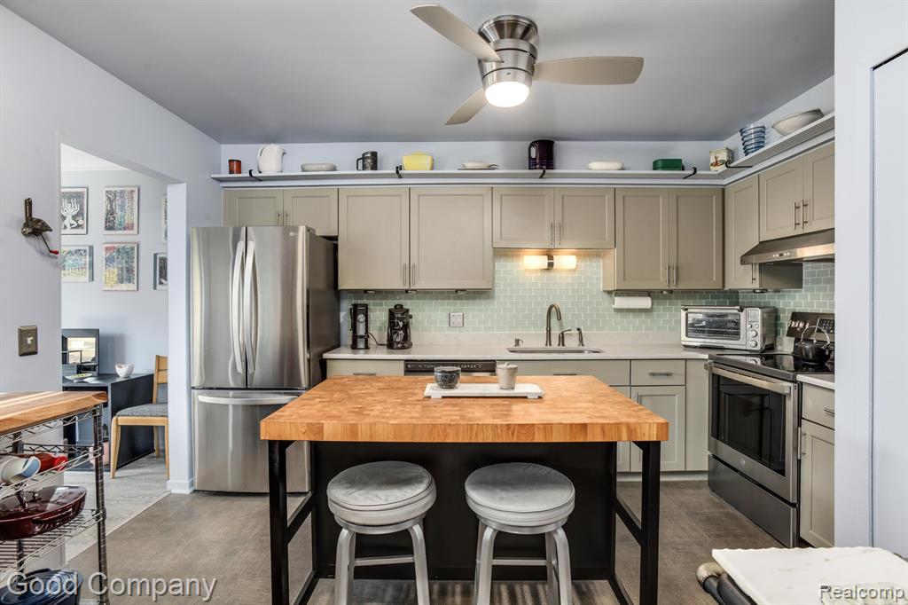617 ASHLEY Circle, Rochester Hills, MI 48307 — Photo 11